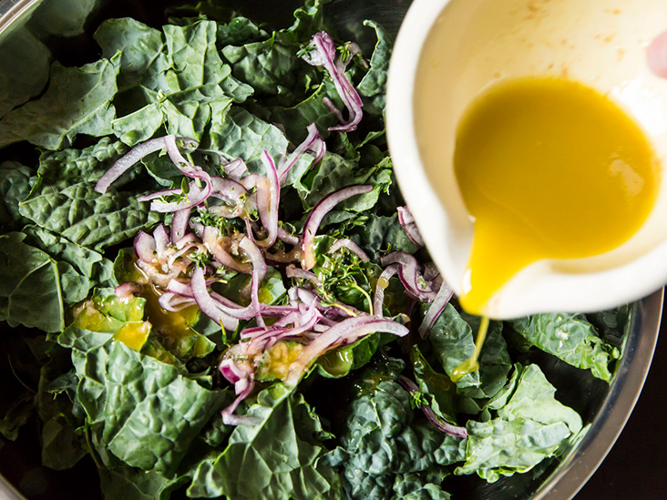 8 Simple and Healthy Salad Dressings