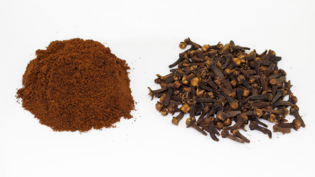 groundcloves and whole cloves
